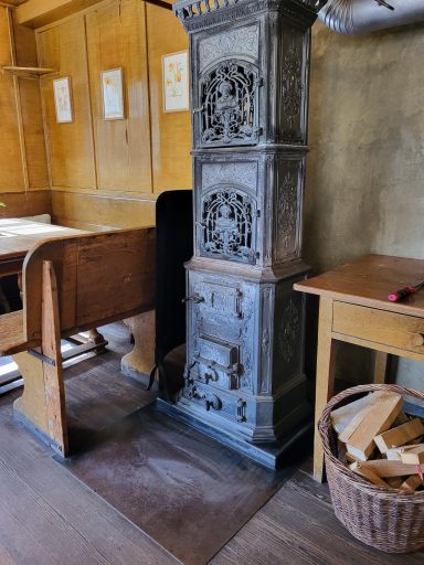 Ansicht auf den historischen Kachelofen